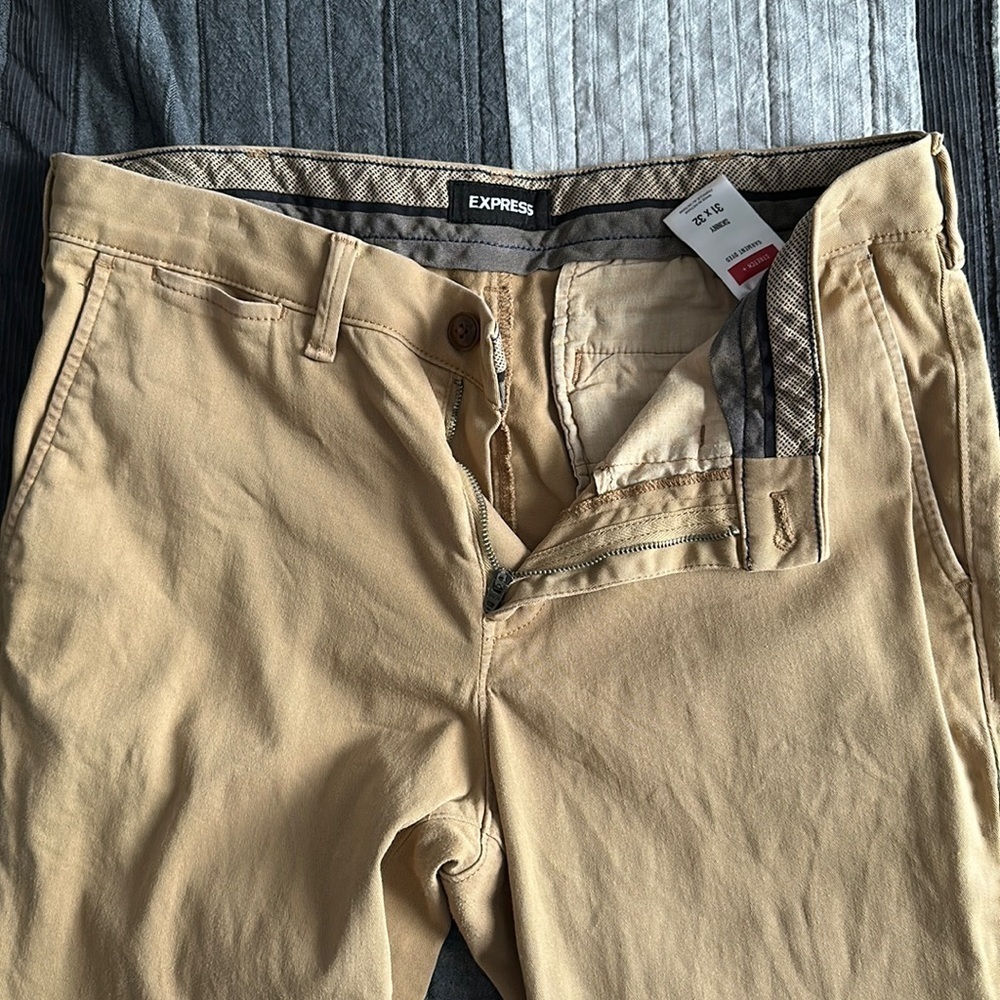 Men’s express khaki pants, 31x32 stretch fit